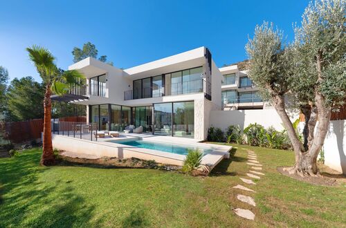 Bonavida: New-build villa in a quiet area with private pool and garden