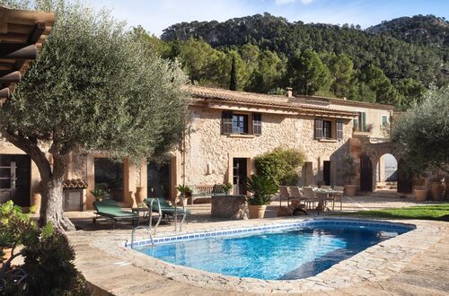Charming townhouse with Mediterranean garden and mountain views