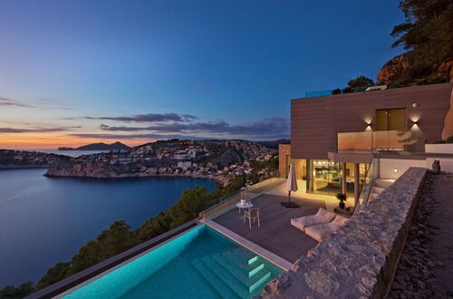 Exclusive villa in a prime location with panoramic sea views