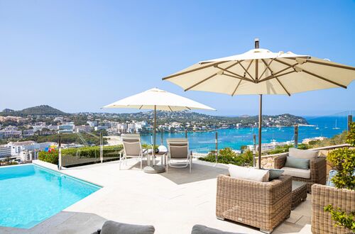 As-new designer villa with breathtaking sea views