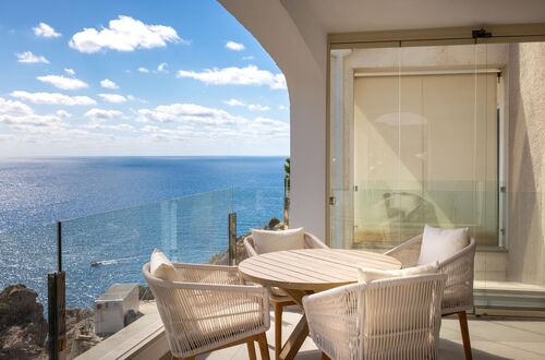 Exclusive flat with sea views and high-quality fittings