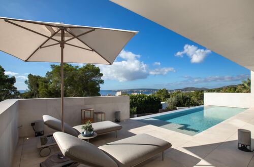 Modern luxury villa walking distance to Portals