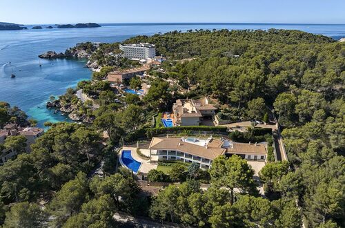 Modern villa directly at the beach