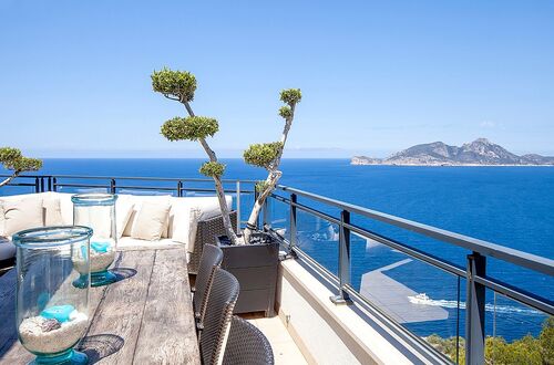 Penthouse with 360-degree sea and harbour views