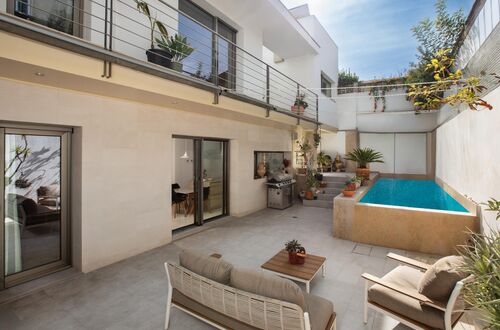 Modern villa with independent apartment in El Terreno