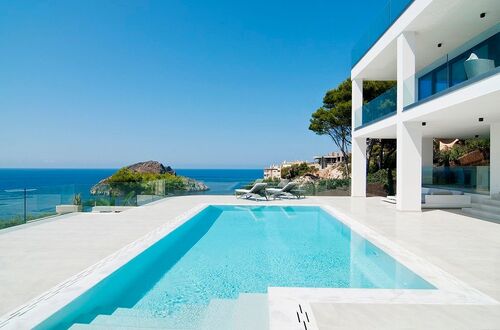 Exclusive sea view villa in Mediterranean-modern style in Santa Ponsa