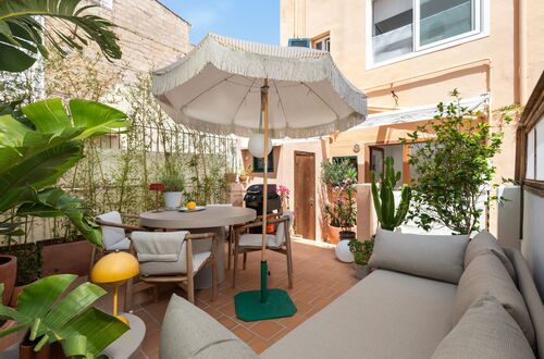 Exclusive Santa Catalina apartment with private terrace and panoramic Cathedral views