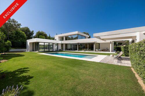 Energy-efficient designer villa in prime location