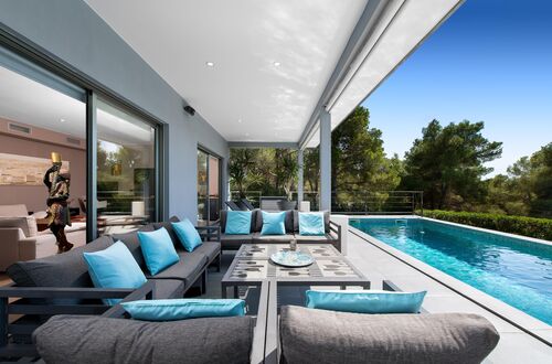 Beautiful modern villa with clear green views