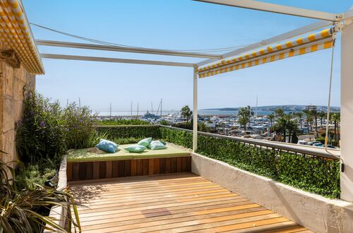 A real gem with stunning harbour & sea views