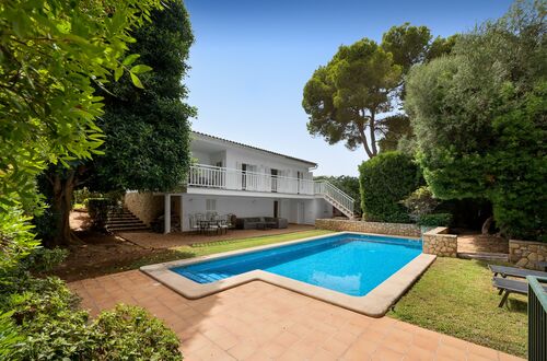 Mediterranean bungalow-style chalet within walking distance of the beach