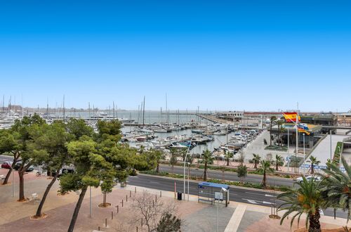 Prestige property for office or apartment use with spectacular sea view