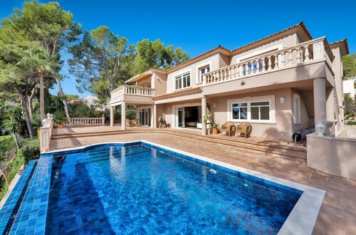Mediterranean villa with sea views in an elevated location in Paguera