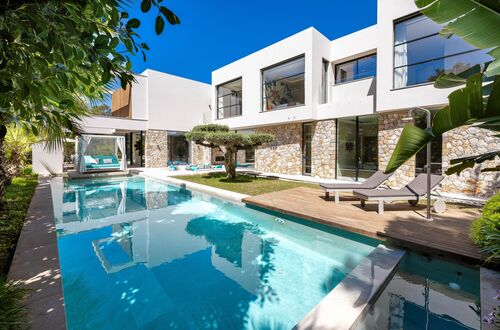 Luxury family villa in Santa Ponsa
