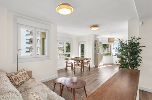 Bright Renovated Apartment with Marina Views in Son Armadams
