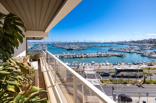 Luxury residence with spectacular harbor views