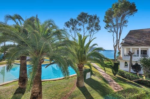 Elegant Frontline Sea View Apartment