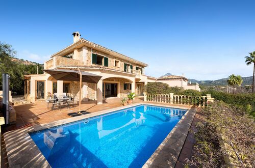 Charming finca with panoramic views in a quiet residential area