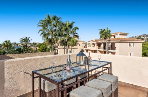 Sunny apartment with sea views and a private roof terrace