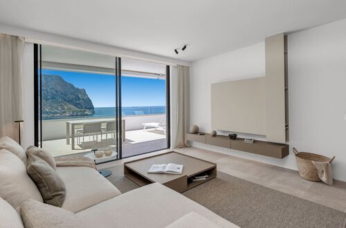 Modern Apartment with Spectacular Sea Views