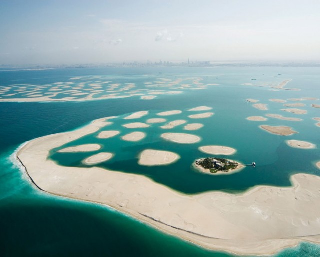 dubai the globe sinking