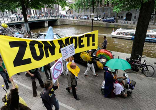 zon_moet_dutch_protest_against_bad_weather