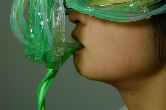algae opera feeds algae with the breath of a singer