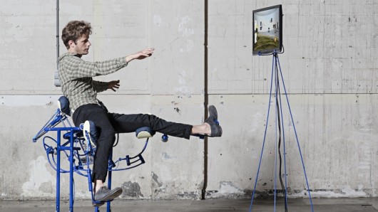 Govert-Flint-demonstrates-004-530x298