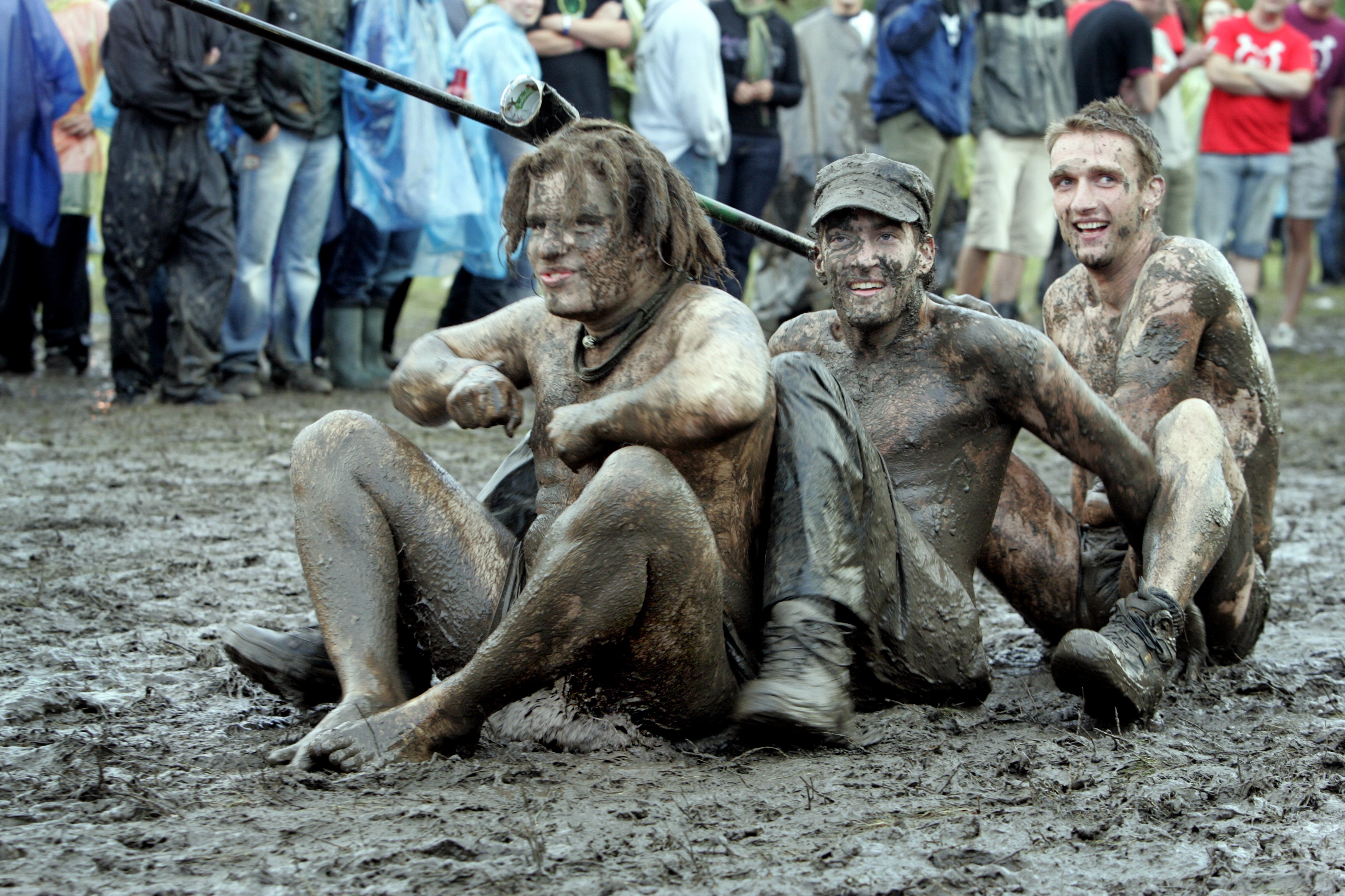 Modderige taferelen bij Lowlands 2006