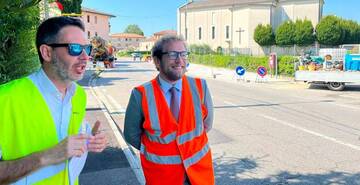Strada di Saviabona, verso la conclusione dei lavori per il nuovo tratto di marciapiede e della nuova illuminazione