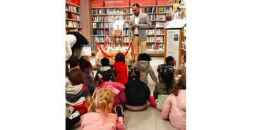 “Pinocchio arriva in libreria”, il saluto dell’assessore Selmo ai bambini della scuola Collodi in visita alla libreria San Paolo