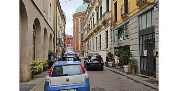 COMUNICATO CONGIUNTO COMUNE DI VICENZA QUESTURA DI VICENZA Definitivamente sgomberato l’appartamento sovraffollato di contra’ Cesare Battisti