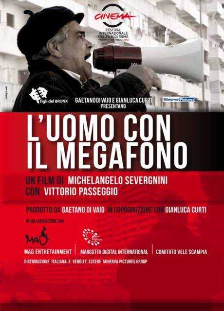 L'uomo con il megafono