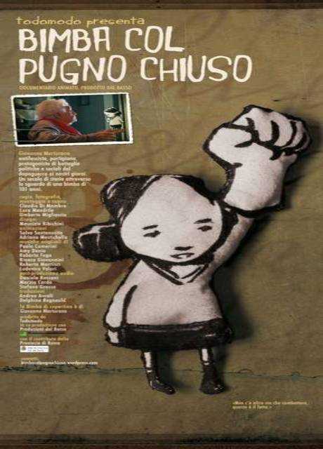 Bimba col pugno chiuso