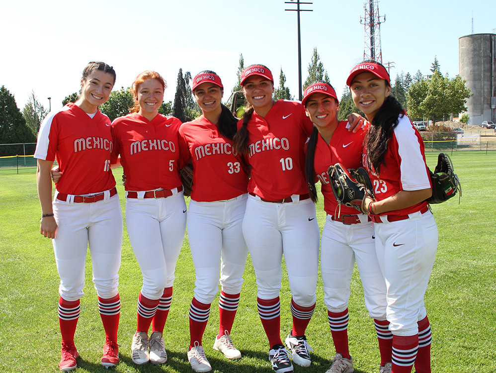 Mexican National Women’s Softball Team receives country’s top sports award