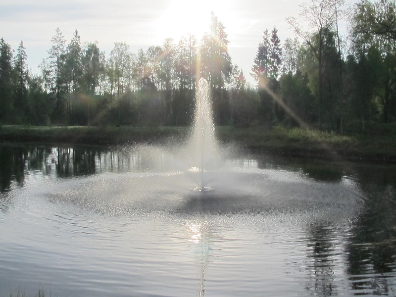 Kasco Fontän Flytande fontän från Kasco i damm.