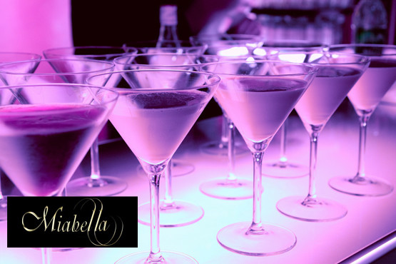 £10 instead of up to £68 for club entry for 2 including 6 cocktails at Miabella, Soho - dance the night away and save up to 85%