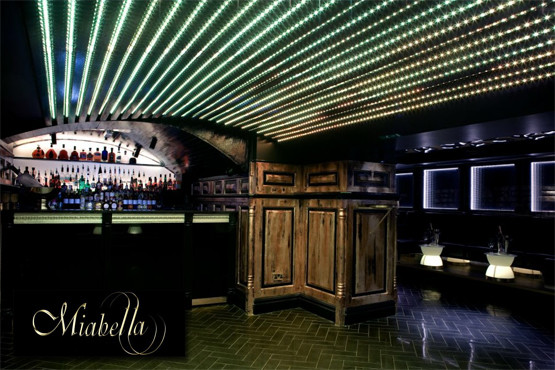 £10 instead of up to £68 for club entry for 2 including 6 cocktails at Miabella, Soho - dance the night away and save up to 85%