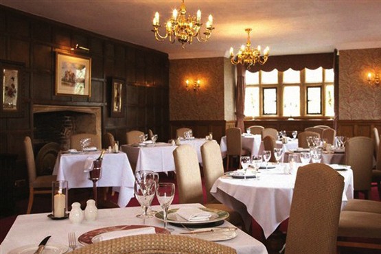 £140 instead of up to £208.72 for a 2 night Cotswolds break for 2 at Salford Hall inc afternoon tea & tickets to Warwick castle - save up to 33%