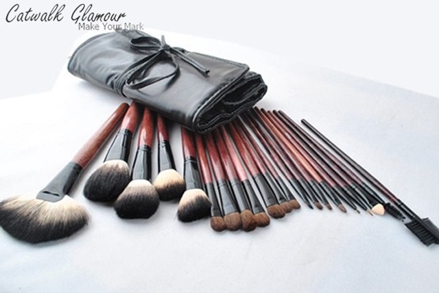 £19.99 instead of £135 (from Catwalk Glamour) for a set of 21 make-up brushes made with real hair - you’ll be made up with your saving of 85%