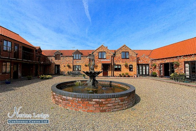 £69 instead of up to £117 for a 2 night Lincoln country stay for 2 including breakfast at Norton Lodge, Norton Disney - save up to 41%