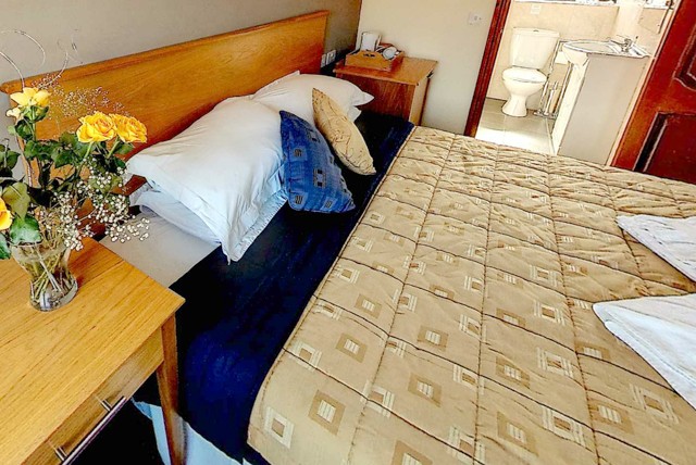 £69 instead of up to £117 for a 2 night Lincoln country stay for 2 including breakfast at Norton Lodge, Norton Disney - save up to 41%