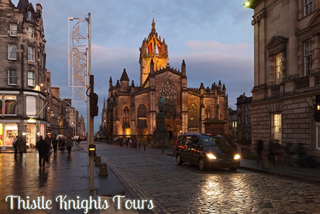 £5 for a 2hr historic walking tour of Edinburgh for 2, or £6 for a 2hr ghost tour for 2 with Thistle Knights Tours - save up to 72%