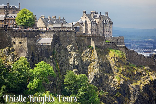 £5 for a 2hr historic walking tour of Edinburgh for 2, or £6 for a 2hr ghost tour for 2 with Thistle Knights Tours - save up to 72%
