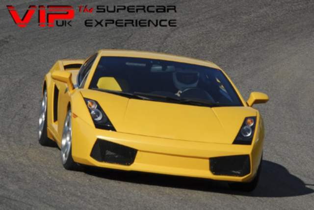 £79.99 instead of £490 for an 8 lap supercar & touring car experience with VIP Experience Days, Hemel Hempstead – save 84% 