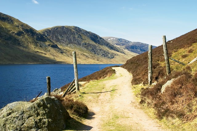 £99 instead of up to £190 for a 2 night stay for 2 with breakfast each morning and a bottle of wine at Dunalastair Hotel, Perthshire - save up to 48%  