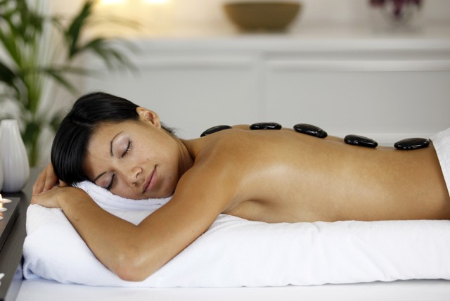 £15 instead of up to £45 for a 1 hour hot stone, Swedish or deep tissue massage at Heena’s Beauty, Ilford - save up to 67%