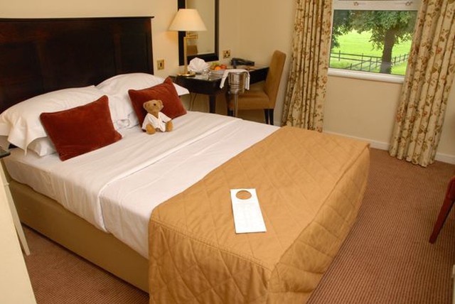 £119 instead of up to £204 for a 2 night Cotswolds stay for 2 inc. breakfast at Hatherley Manor Hotel - save up to 42%