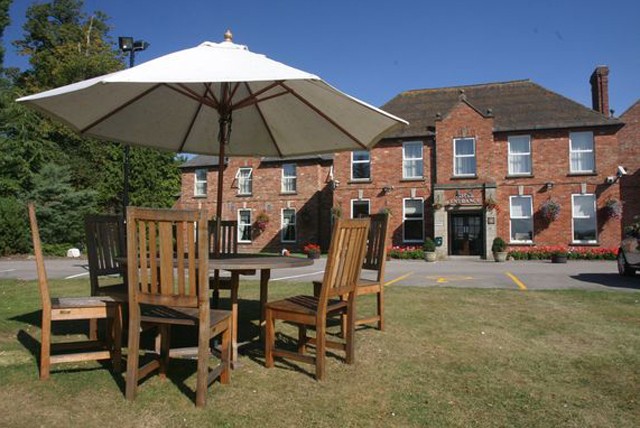 £119 instead of up to £204 for a 2 night Cotswolds stay for 2 inc. breakfast at Hatherley Manor Hotel - save up to 42%