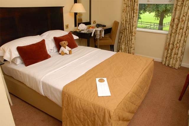 £79 instead of £140 for a 1 night Cotswolds stay for 2 inc. dinner and breakfast at Hatherley Manor Hotel - save up to 44%